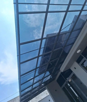 Thi công tấm lợp polycarbonate chất lượng cao