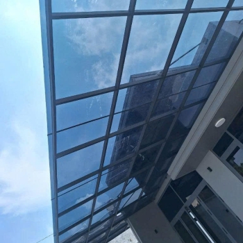 Thi công tấm lợp polycarbonate chất lượng cao